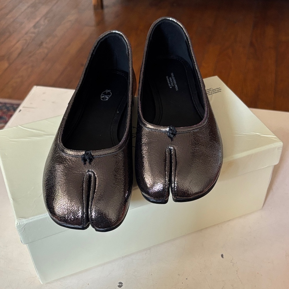Metallic Tabi Flats